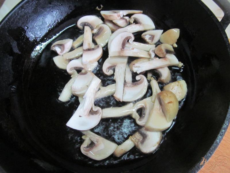 Фото приготовление рецепта: Теплый салат из шампиньона с фасолью шаг №1