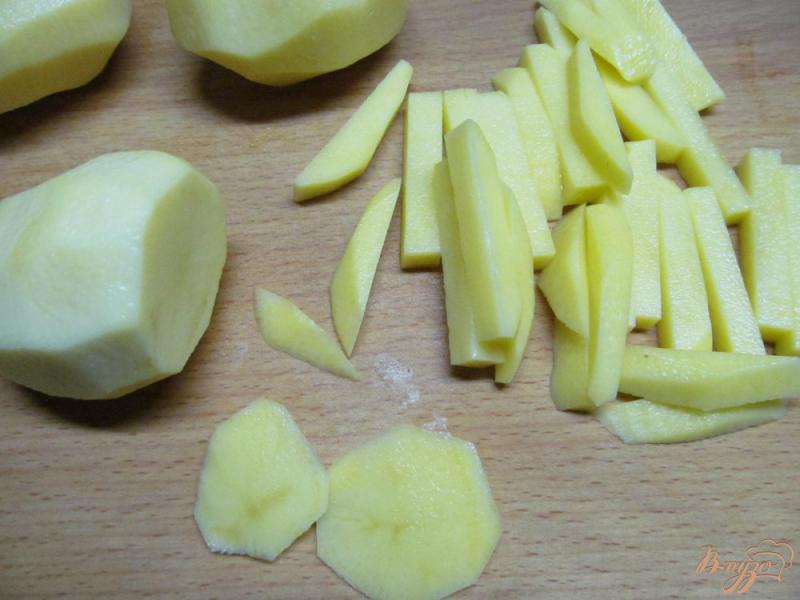Фото приготовление рецепта: Картофель фри в духовке шаг №1