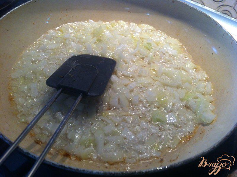 Фото приготовление рецепта: Ароматный рис с чесноком и луком шаг №1