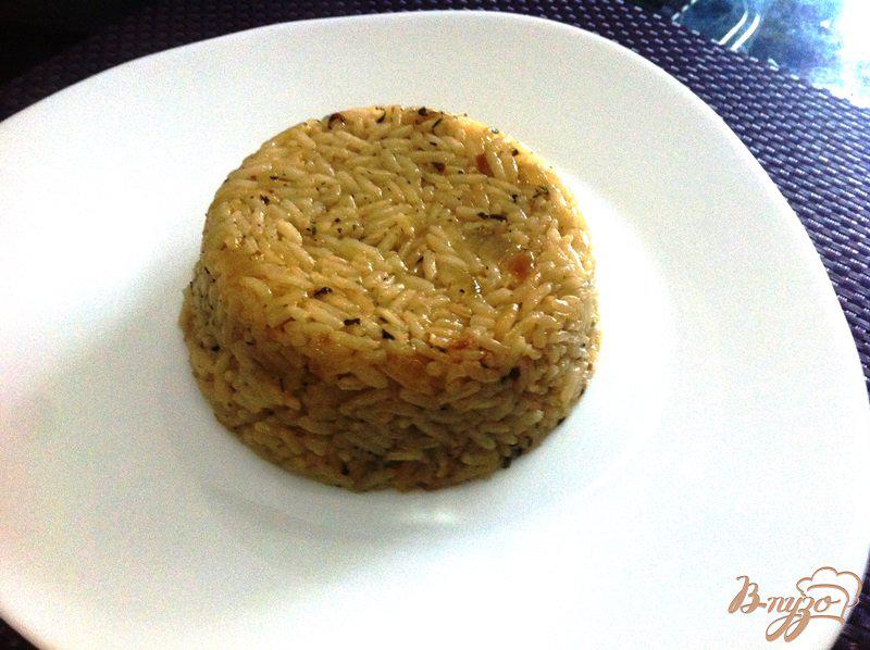 Фото приготовление рецепта: Ароматный рис с чесноком и луком шаг №9