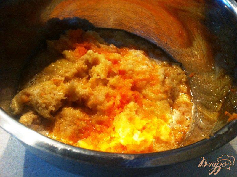 Фото приготовление рецепта: Драники с морковью шаг №2