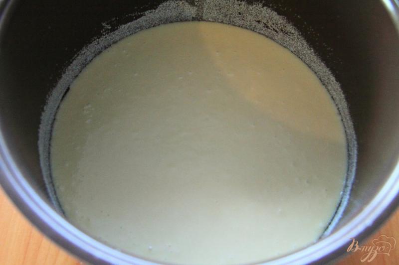 Фото приготовление рецепта: Бисквитный торт с заварным кремом на сгущенке шаг №5