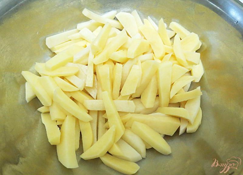 Фото приготовление рецепта: Картофель жареный на сале с яйцом шаг №2