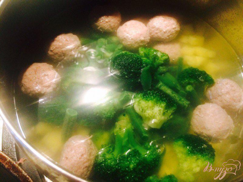 Фото приготовление рецепта: Густой суп из говядины и брокколи для деток шаг №5
