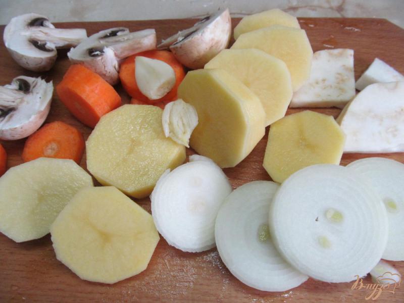 Фото приготовление рецепта: Говядина на кости с овощами шаг №2