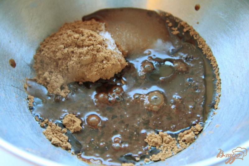 Фото приготовление рецепта: Постные шоколадные кексы в микроволновке шаг №2