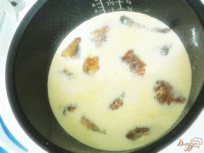Фото приготовление рецепта: Хек в яично-сметанном  соусе в мультиварке шаг №8