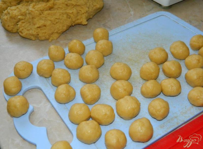 Фото приготовление рецепта: Орешки со сгущенкой шаг №4