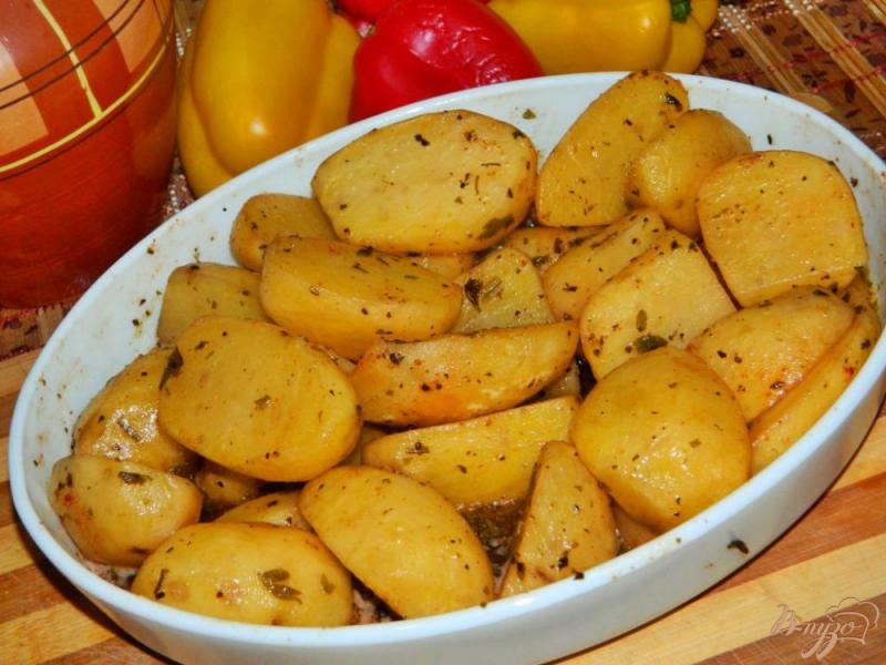 Фото приготовление рецепта: Запеченый картофель со специями шаг №5