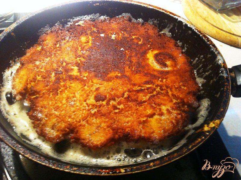 Фото приготовление рецепта: Запеканка-пирог с сосисками в сковроде шаг №4