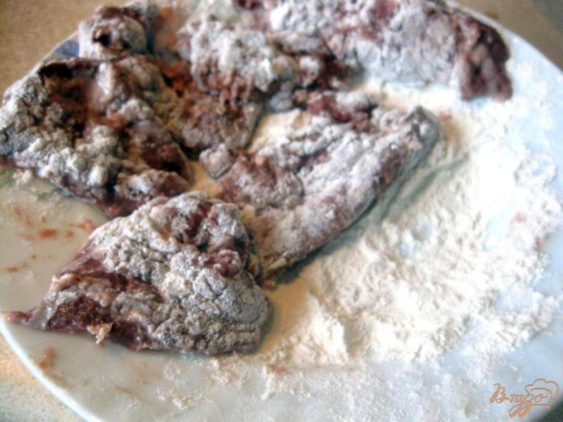 Фото приготовление рецепта: Печень говяжья со сливками шаг №2