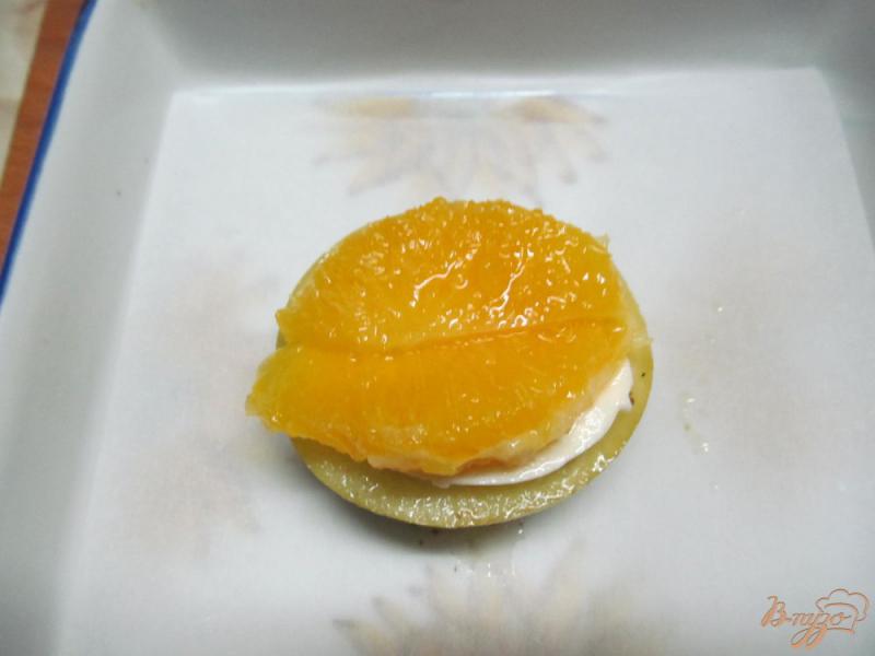Фото приготовление рецепта: Десерт из яблока с сыром моцарелла шаг №5