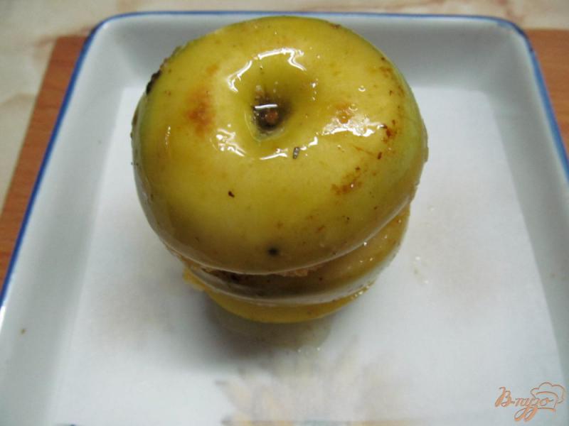 Фото приготовление рецепта: Десерт из яблока с сыром моцарелла шаг №8