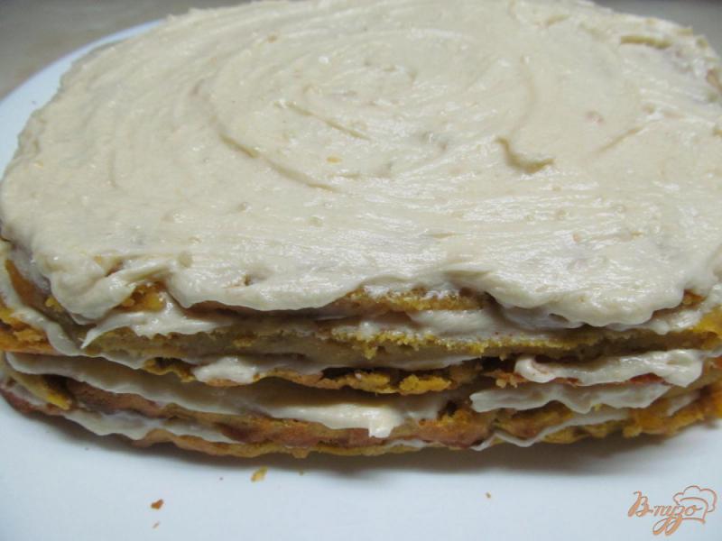 Фото приготовление рецепта: Тыквенный торт с карамельным кремом шаг №16