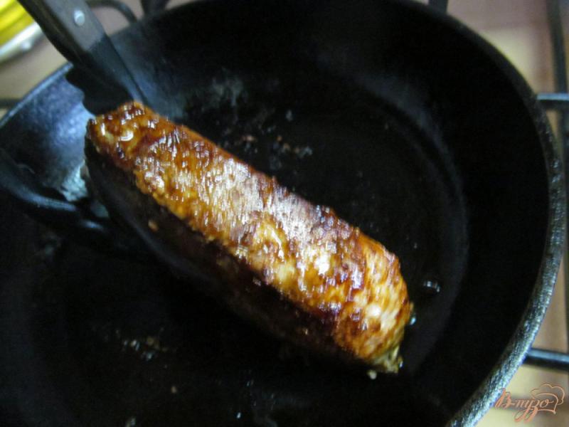 Фото приготовление рецепта: Свиные отбивные со сливочно-горчиным соусом шаг №3