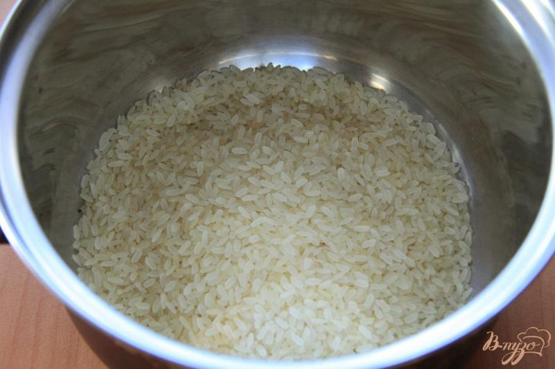 Фото приготовление рецепта: Рассыпчатая рисовая каша на молоке шаг №1