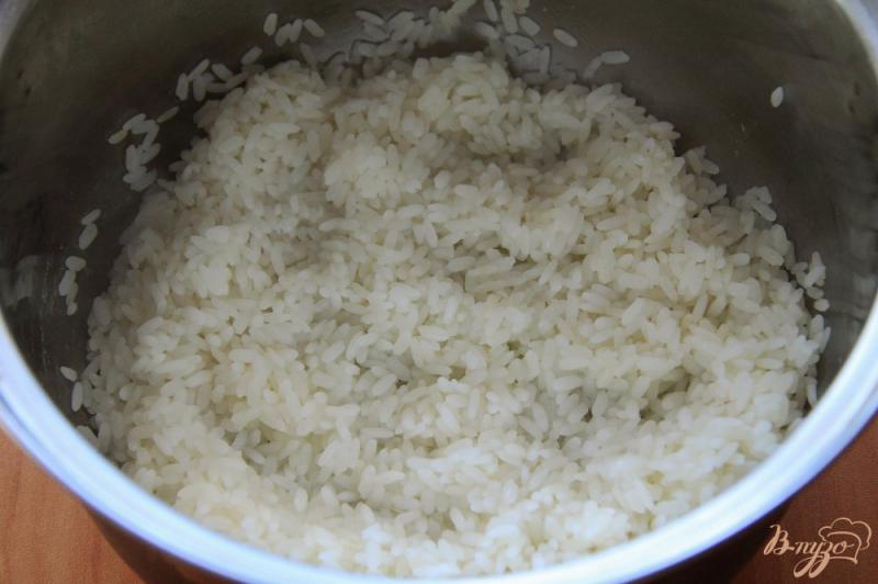 Фото приготовление рецепта: Рассыпчатая рисовая каша на молоке шаг №3