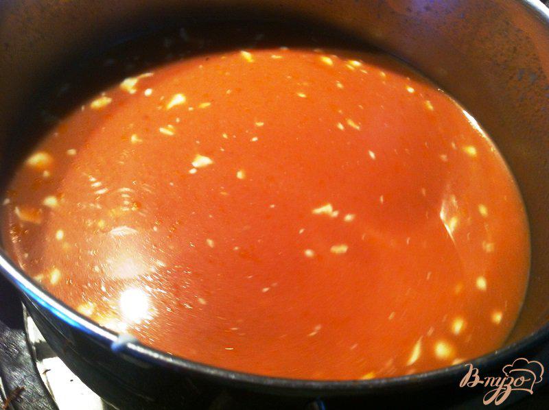 Фото приготовление рецепта: Томатный суп с макаронами шаг №2