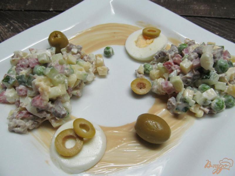 Фото приготовление рецепта: Салат с мясом и куриными сердечками шаг №8