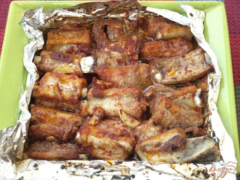 Фото приготовление рецепта: Свиные рёбрышки в духовке шаг №5