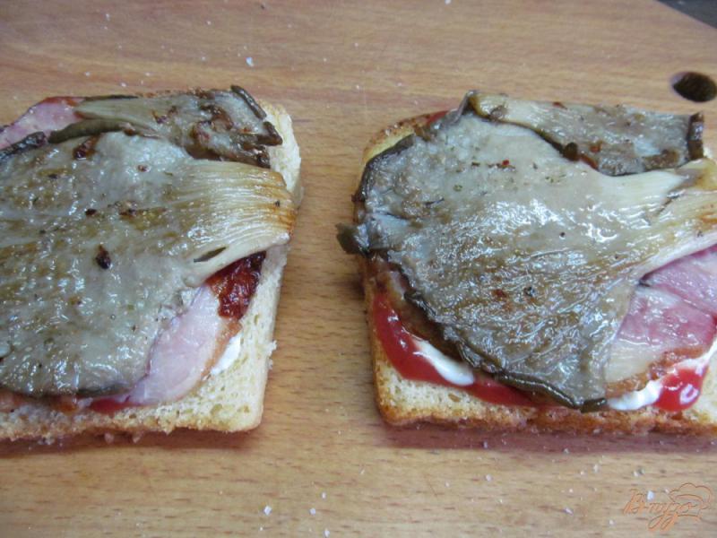 Фото приготовление рецепта: Бутерброд с вешенками шаг №8