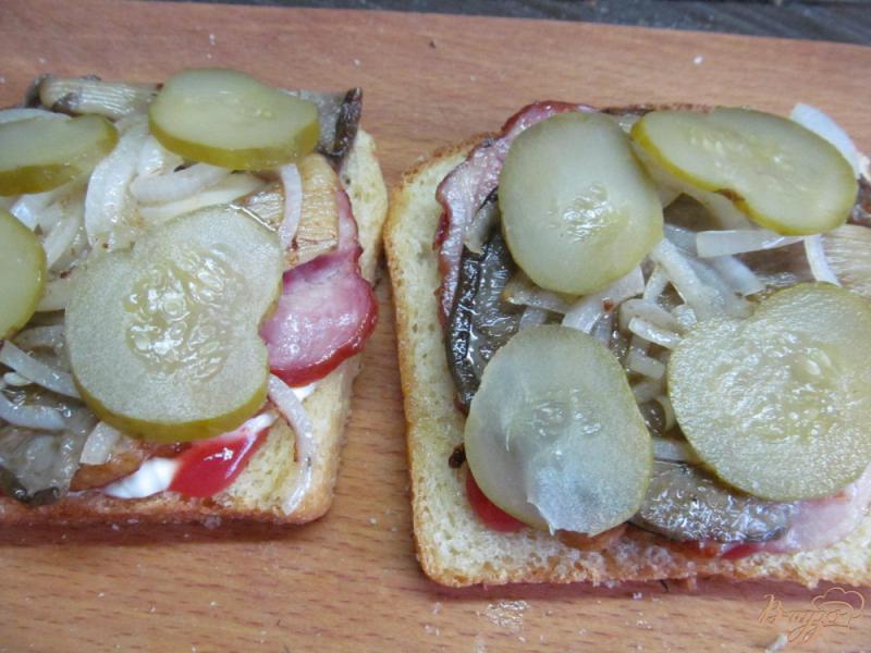 Фото приготовление рецепта: Бутерброд с вешенками шаг №10