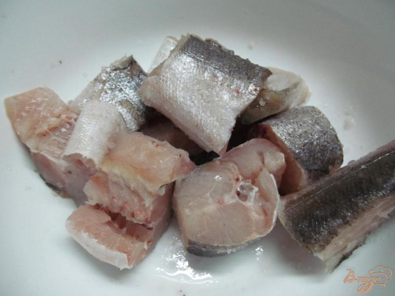 Фото приготовление рецепта: Тушенная рыба в томатном соусе с каперсами шаг №1
