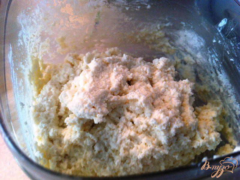 Фото приготовление рецепта: Сырники в молоке из духовки для деток шаг №4