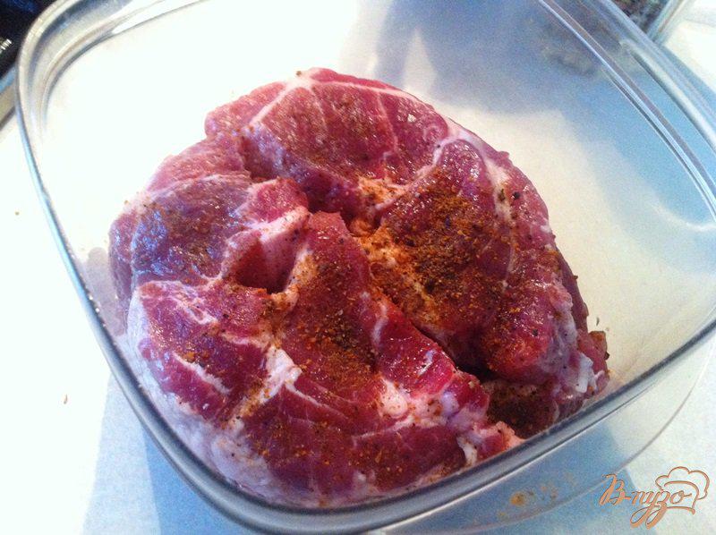 Фото приготовление рецепта: Стейк из свинины в пряных травах шаг №3