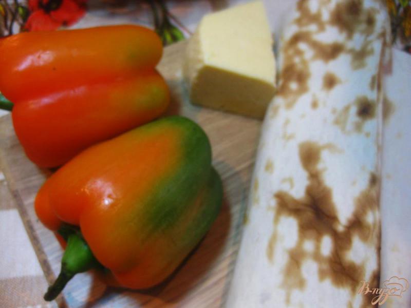 Фото приготовление рецепта: Рулет из лаваша с печеным болгарским перцем шаг №1