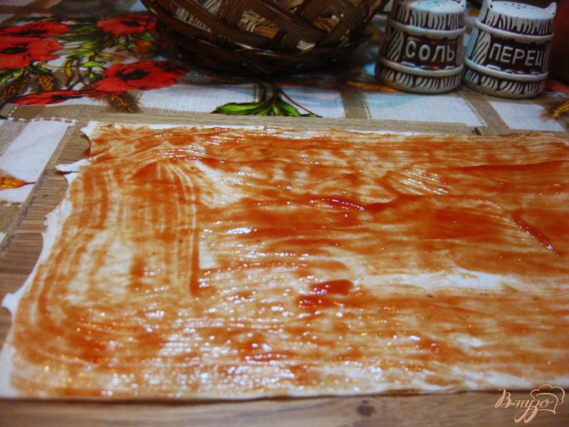 Фото приготовление рецепта: Рулет из лаваша с печеным болгарским перцем шаг №4