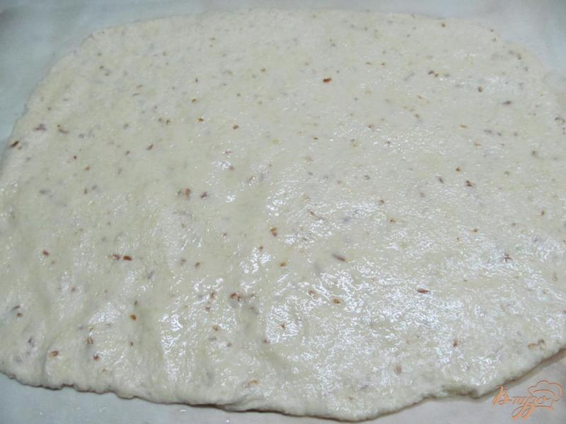 Фото приготовление рецепта: Пицца на тесте из картофеля с сыром шаг №3