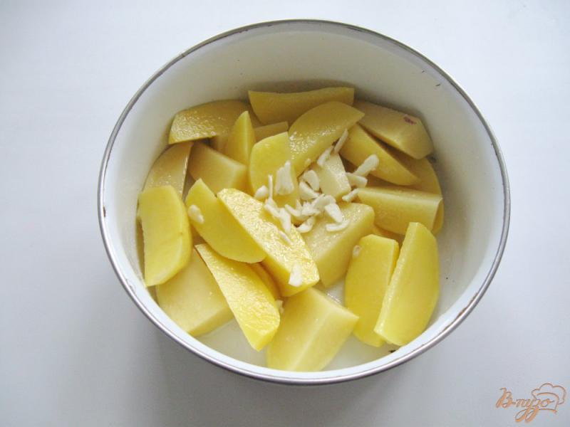 Фото приготовление рецепта: Тушёная капуста с картофелем и грибами шаг №1