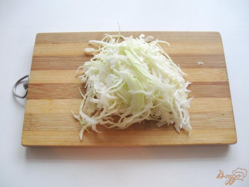 Фото приготовление рецепта: Тушёная капуста с картофелем и грибами шаг №3