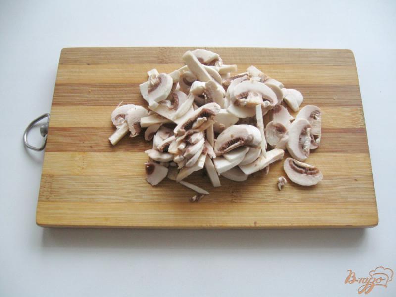 Фото приготовление рецепта: Тушёная капуста с картофелем и грибами шаг №5