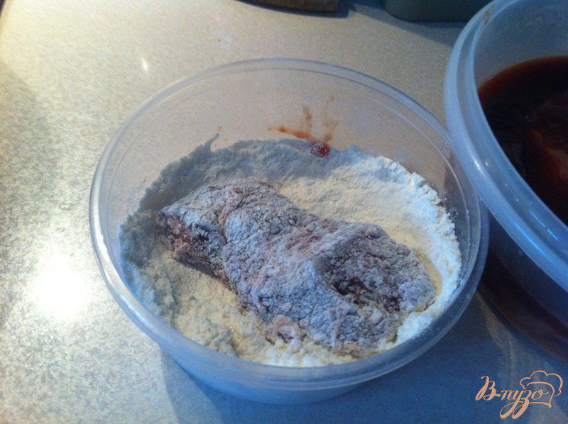 Фото приготовление рецепта: Жаренная говяжья печень в кляре шаг №6