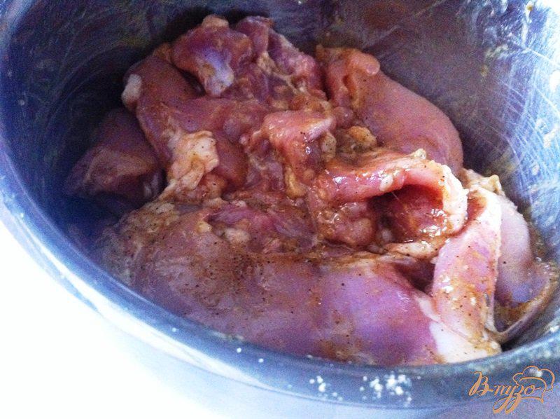 Фото приготовление рецепта: Куриное филе бедра в яичной панироовке шаг №3