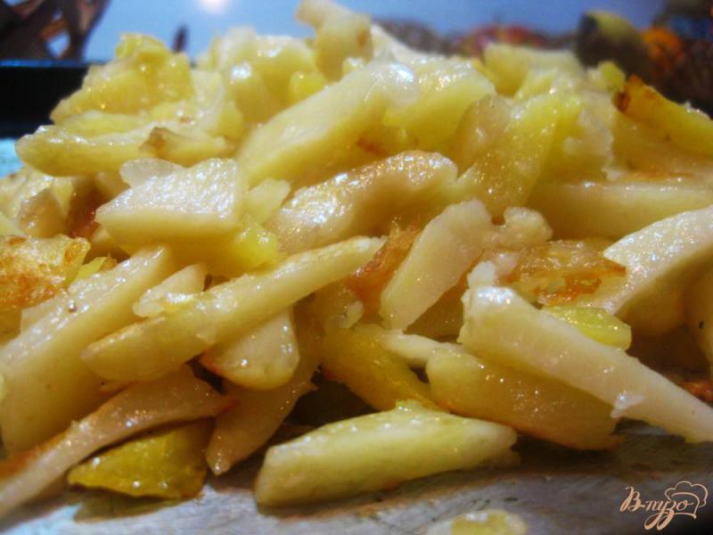 Фото приготовление рецепта: Картофель запеченный с сыром шаг №6