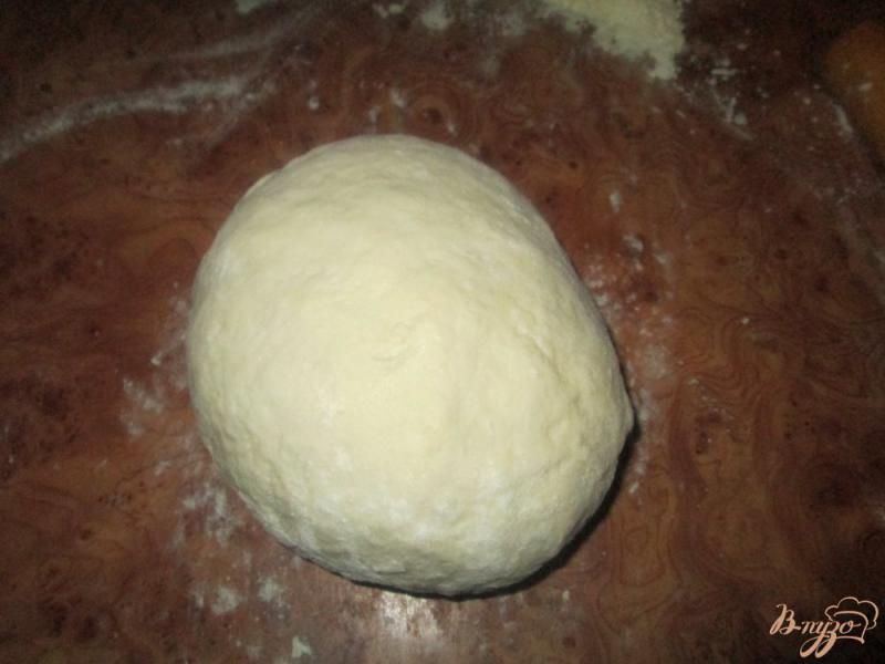 Фото приготовление рецепта: Пирог улитка с вишней шаг №4