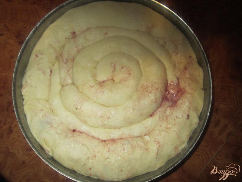 Фото приготовление рецепта: Пирог улитка с вишней шаг №6