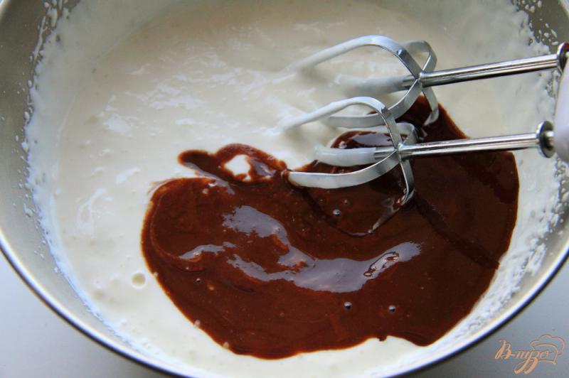 Фото приготовление рецепта: Шоколадный торт с M&M’s шаг №9