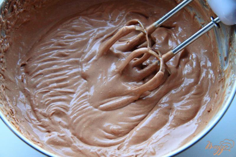 Фото приготовление рецепта: Шоколадный торт с M&M’s шаг №11