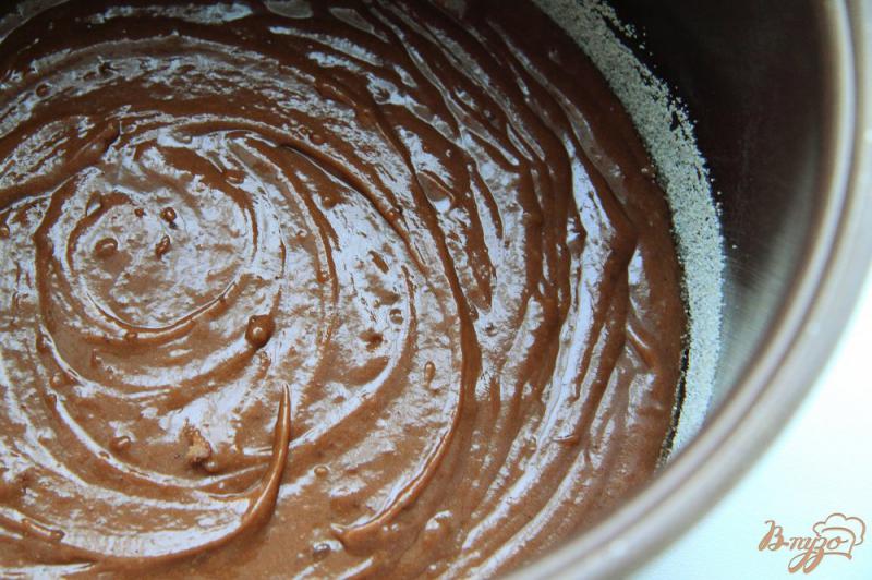 Фото приготовление рецепта: Шоколадный торт с M&M’s шаг №6