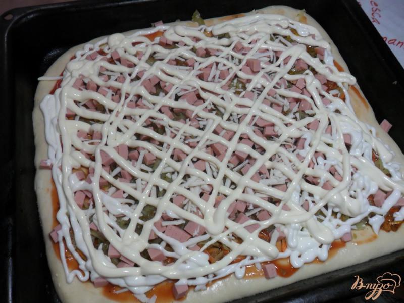 Фото приготовление рецепта: Пицца с огурцами шаг №9