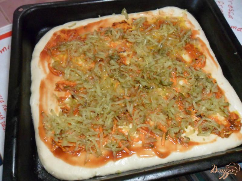 Фото приготовление рецепта: Пицца с огурцами шаг №6