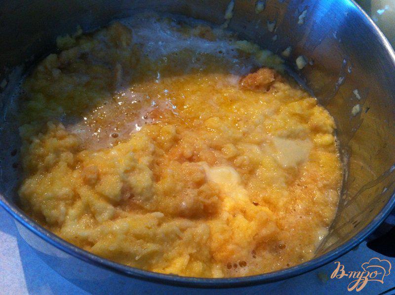 Фото приготовление рецепта: Картофельная бабка в горшочках шаг №2