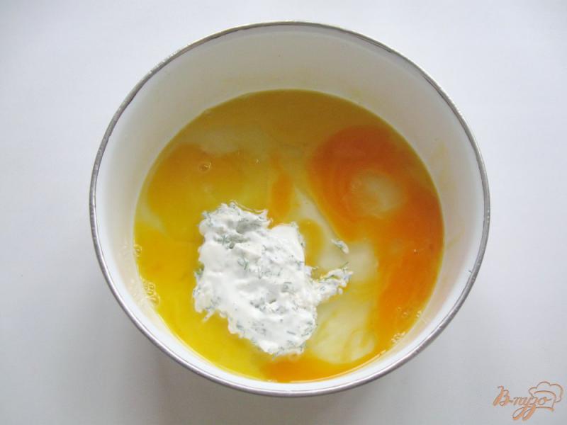 Фото приготовление рецепта: Закуска из омлета с красной икрой шаг №7