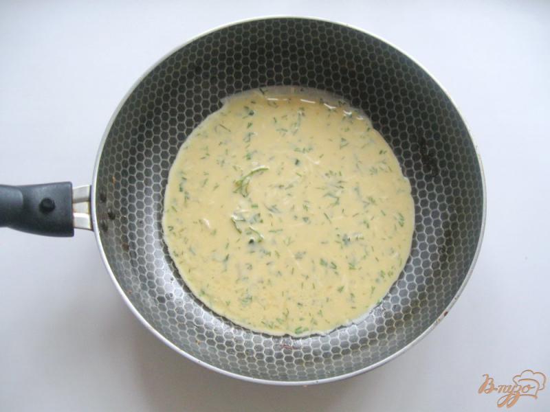 Фото приготовление рецепта: Закуска из омлета с красной икрой шаг №9