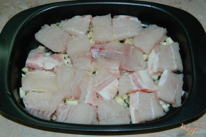 Фото приготовление рецепта: Рыба запеченая с грибами и помидорами шаг №2