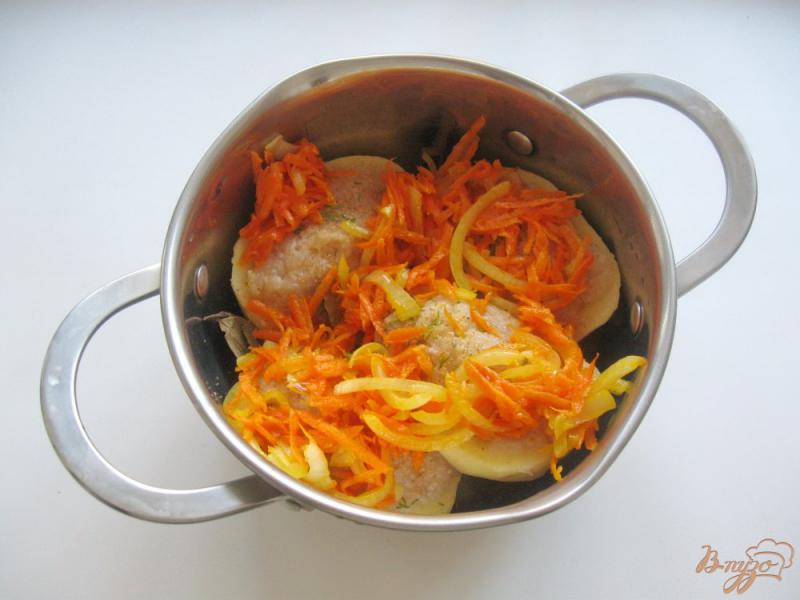 Фото приготовление рецепта: Картофель фаршированный куриным фаршем шаг №6